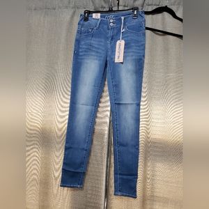 NWT Wallflower Size 7 Skinny Jeans